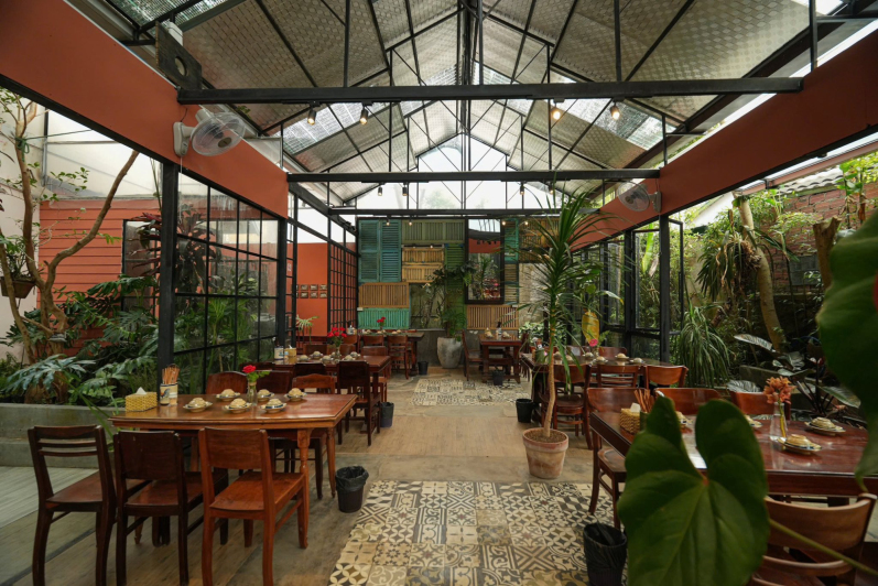 Câu Chuyện Của Một Quán Ăn Nhỏ Giữa Đà Lạt – Và Những Người Đã Góp Thành Quê Xưa